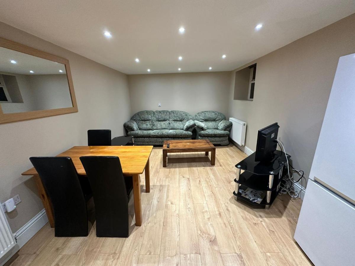 Homely Apartment In The Centre Бостън Екстериор снимка